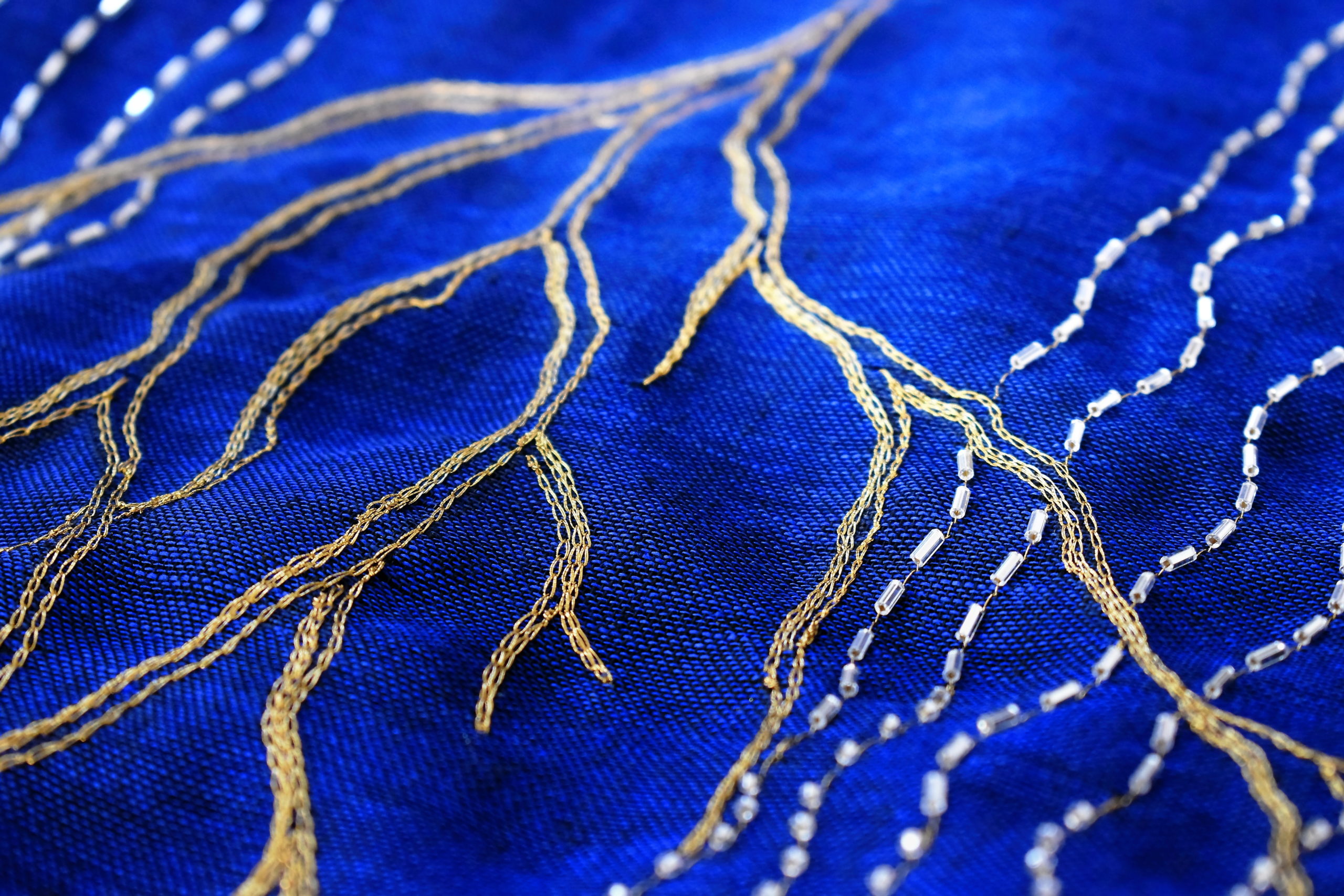 Lire la suite à propos de l’article Broderie vitrail